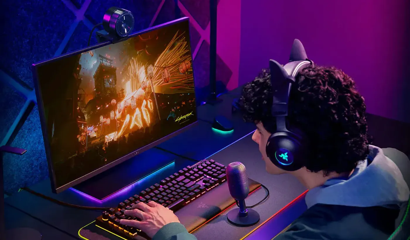 Razer Seiren V3 Mini set up for plug-and-play streaming use