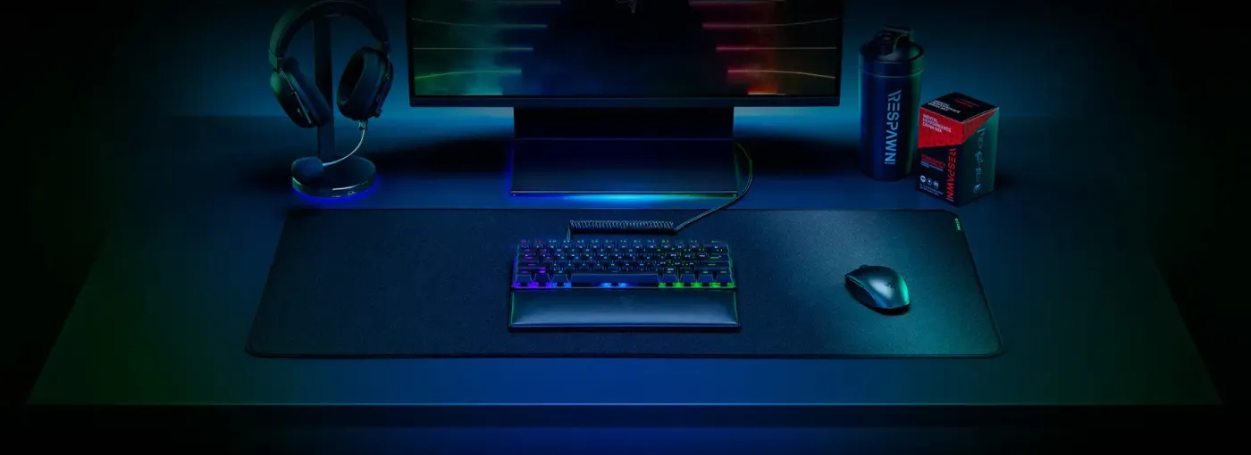 Razer Strider large gaming mousepad in Quartz Pink finish