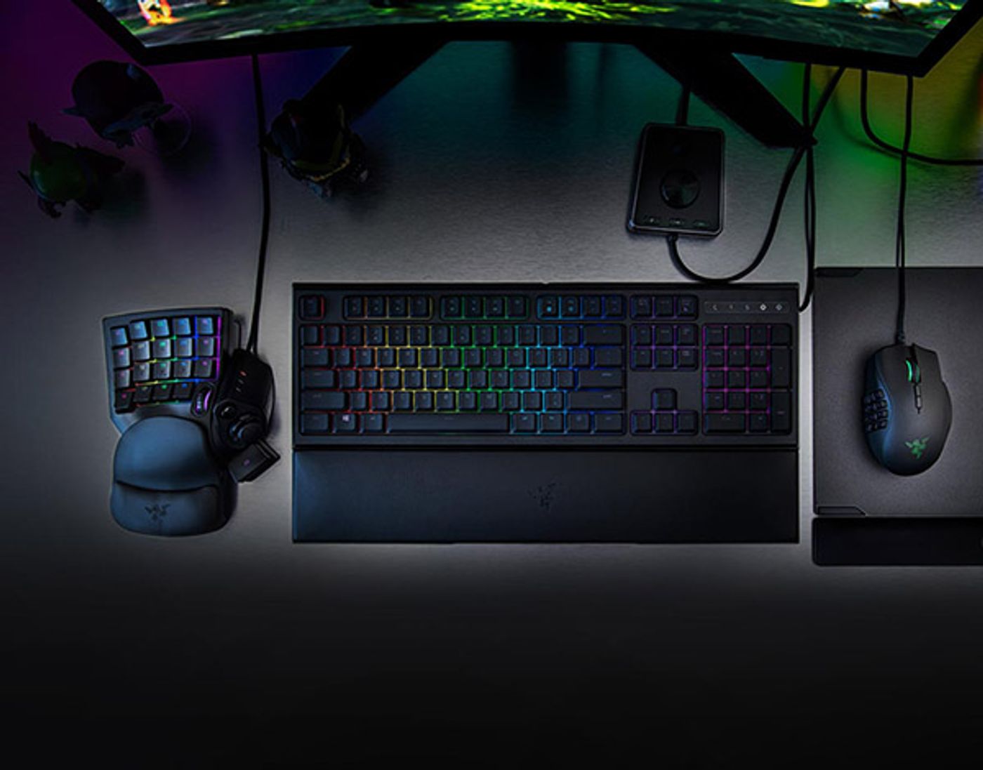 Razer Tartarus V2 desktop keypad with 32 programmable gaming keys