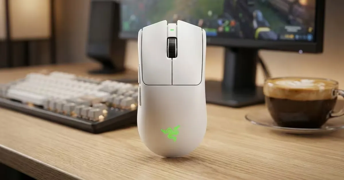 Razer Viper V3 Pro Wireless Gaming Mouse — 54g, 35K DPI | Evetech