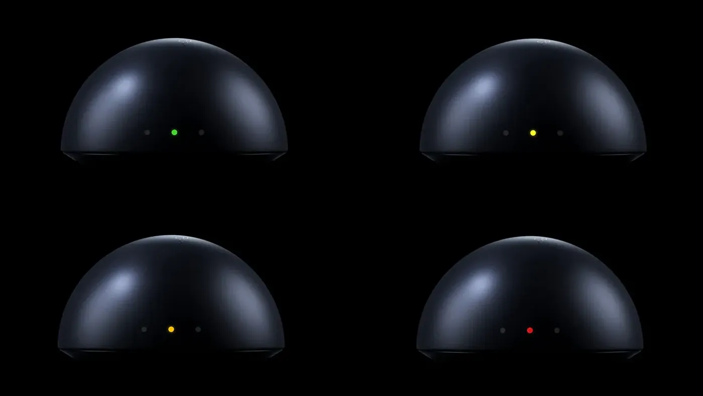 Razer DeathAdder V4 Pro dongle showing green indicator for 100 percent battery life