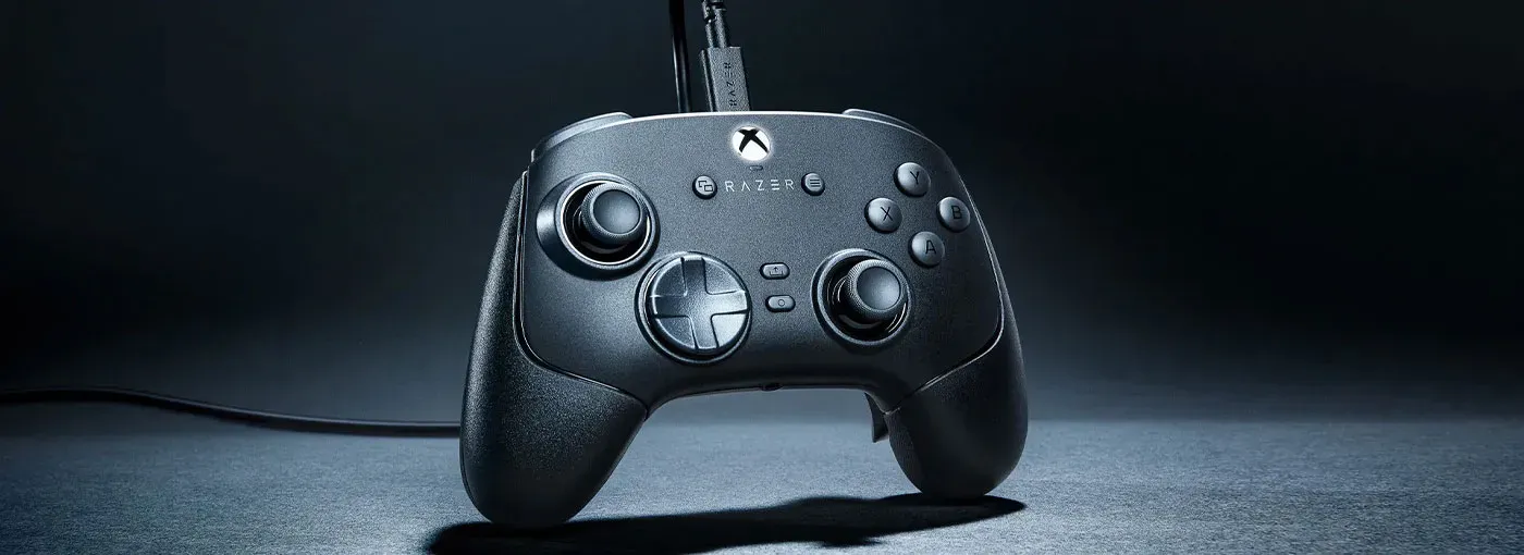 Underside of the Wolverine V3 Tournament Edition showing the four back paddles on the grips