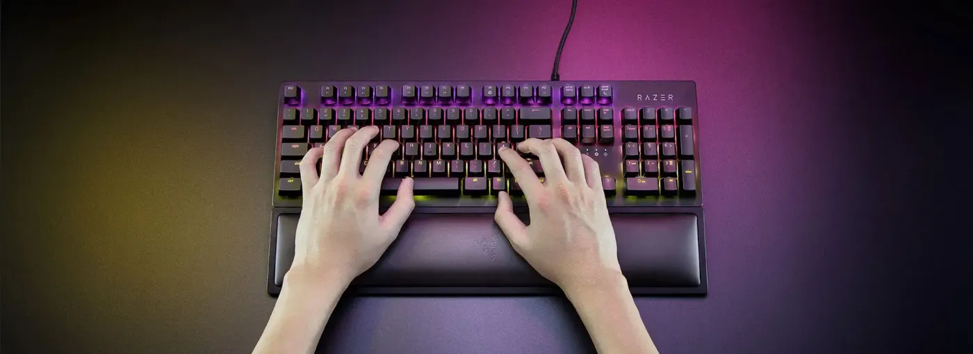 Ergonomic angled design of the Razer wrist rest for reduced wrist pressure
