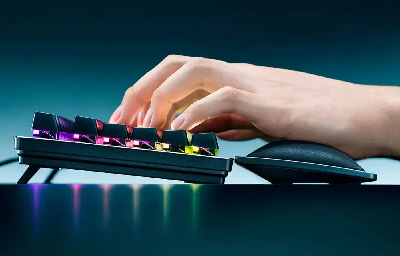 Anti-slip rubber base of the Razer Wrist Rest Pro ensuring desktop stability
