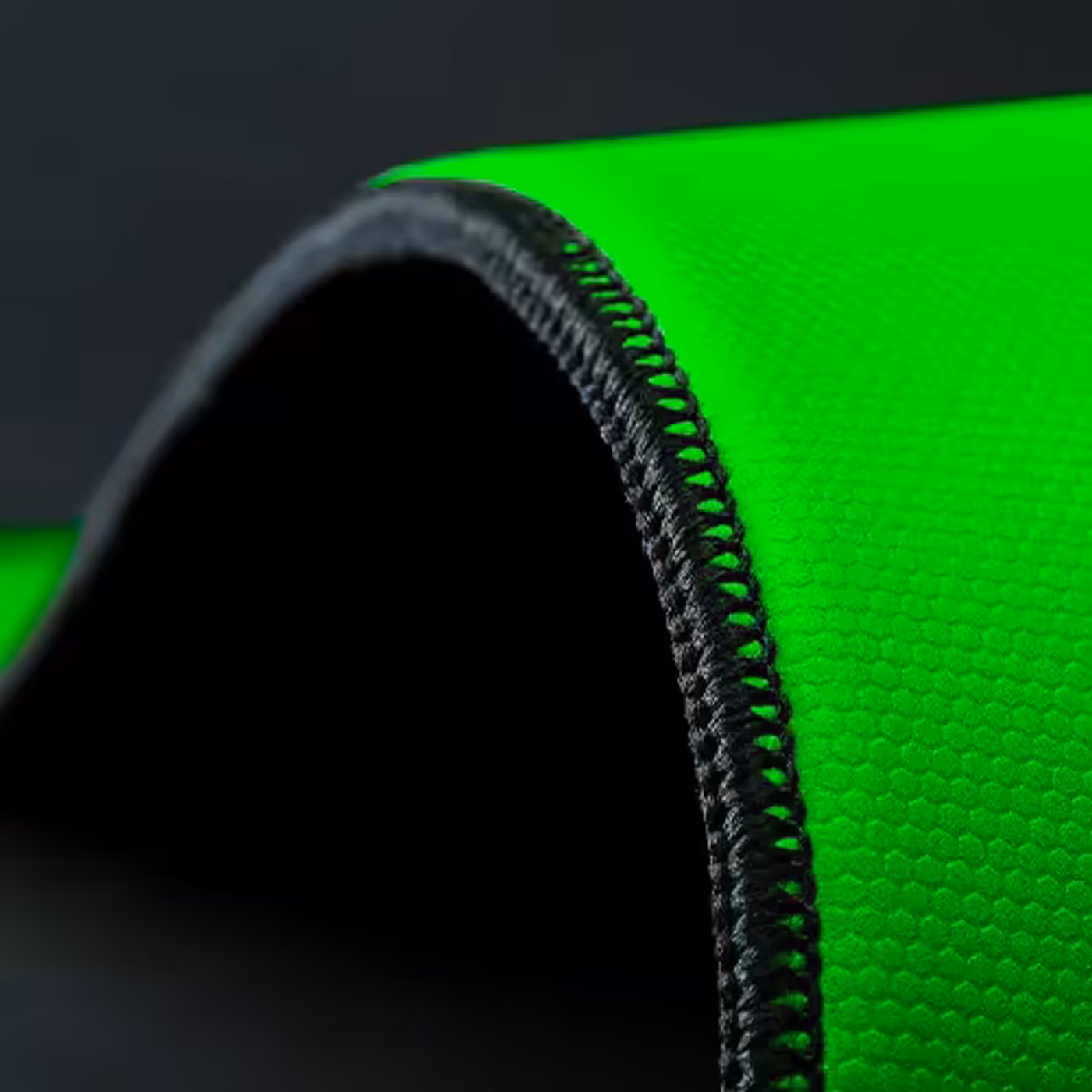The gaming mouse mat being unrolled after transport without warping