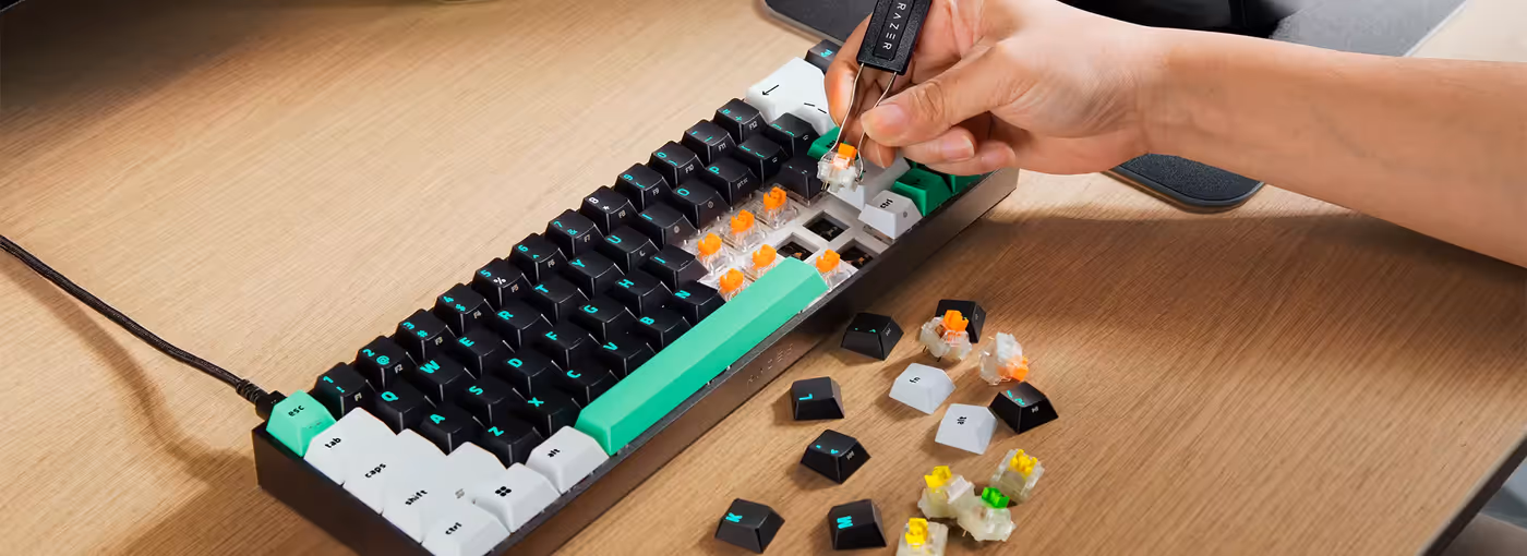 Hot-swappable keyboard design compatible with 3 or 5-pin switches