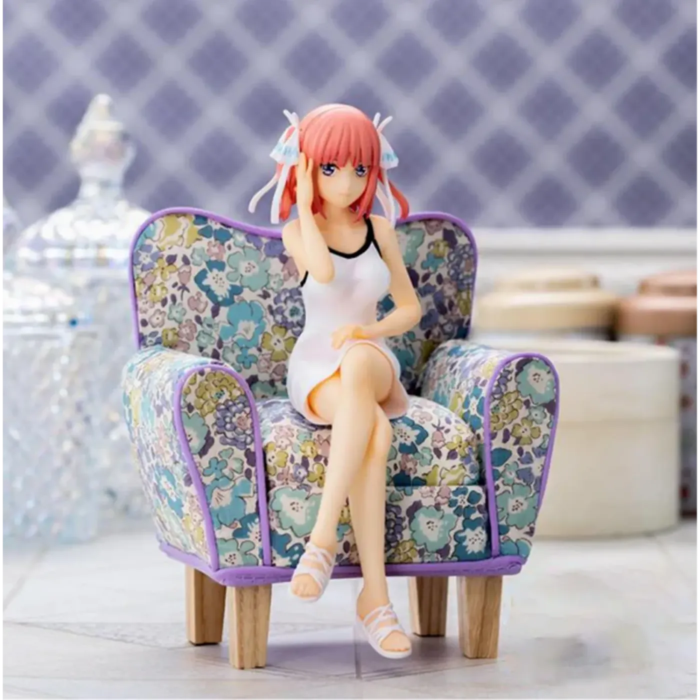 Alternate angle of the Nino Nakano PVC figure showing sculpt and paint detail