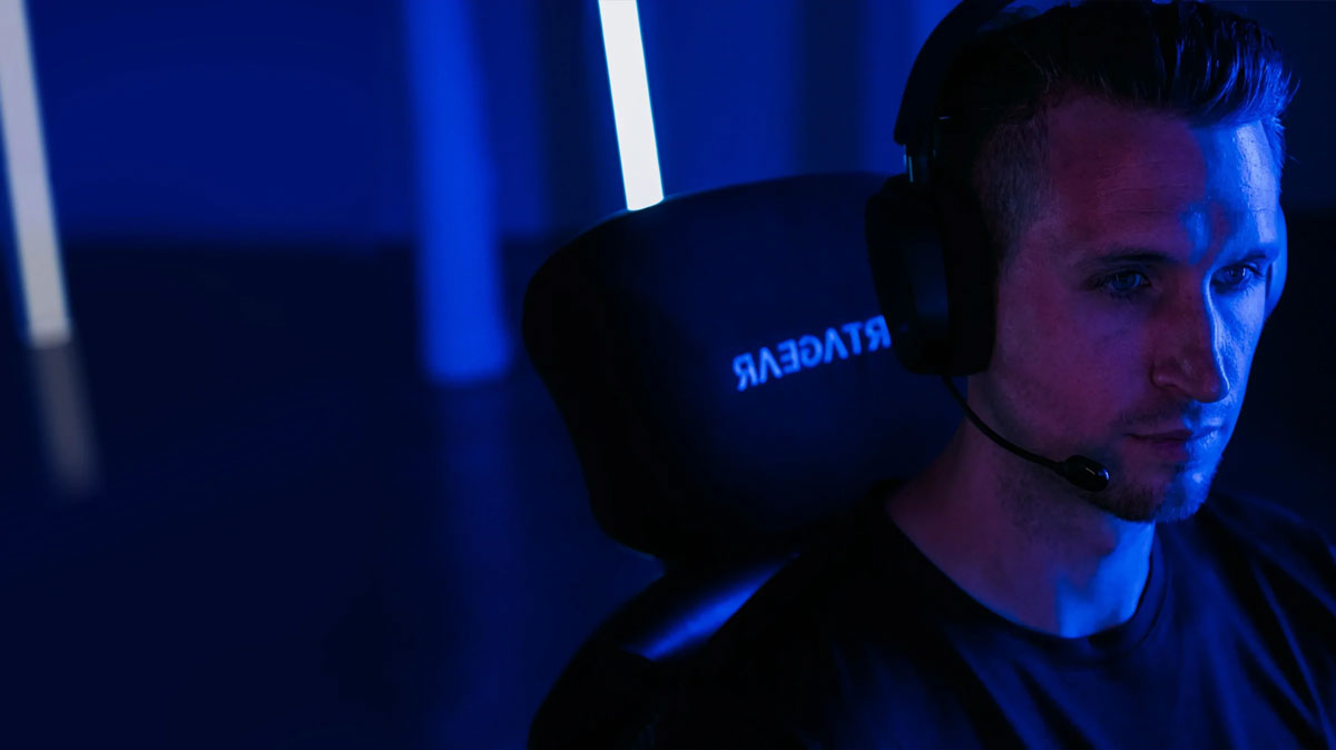 Vertagear PL4800 Gaming Chair in Black and Red