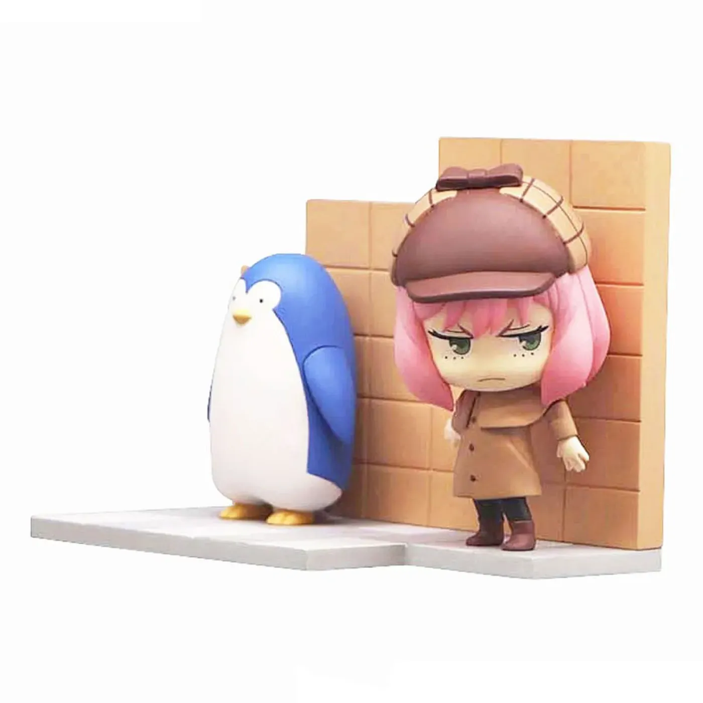 Anya holding her penguin companion on the FURYU Spy x Family figure