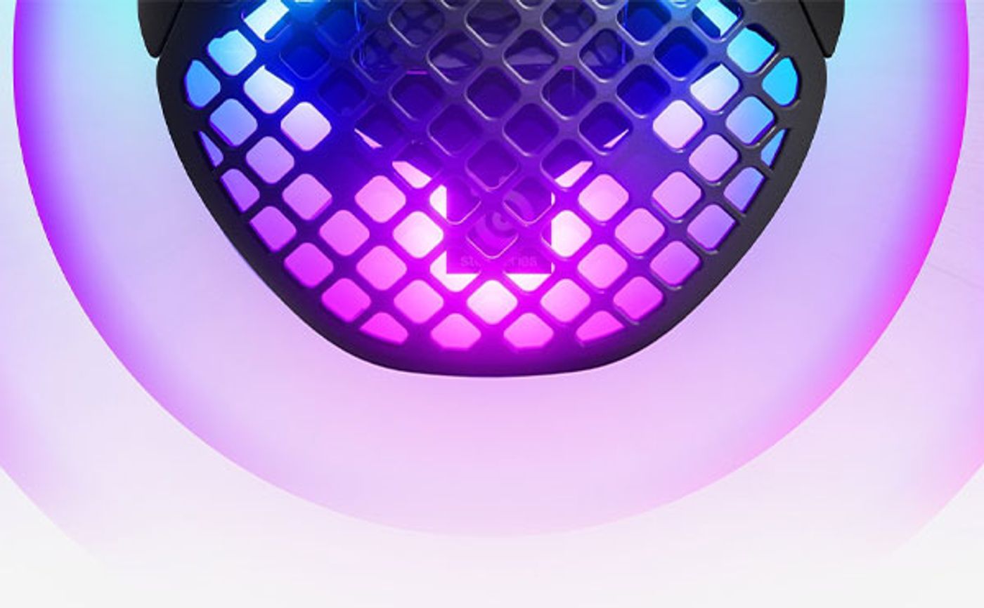 Aerox 9 Wireless Gaming Mouse in action