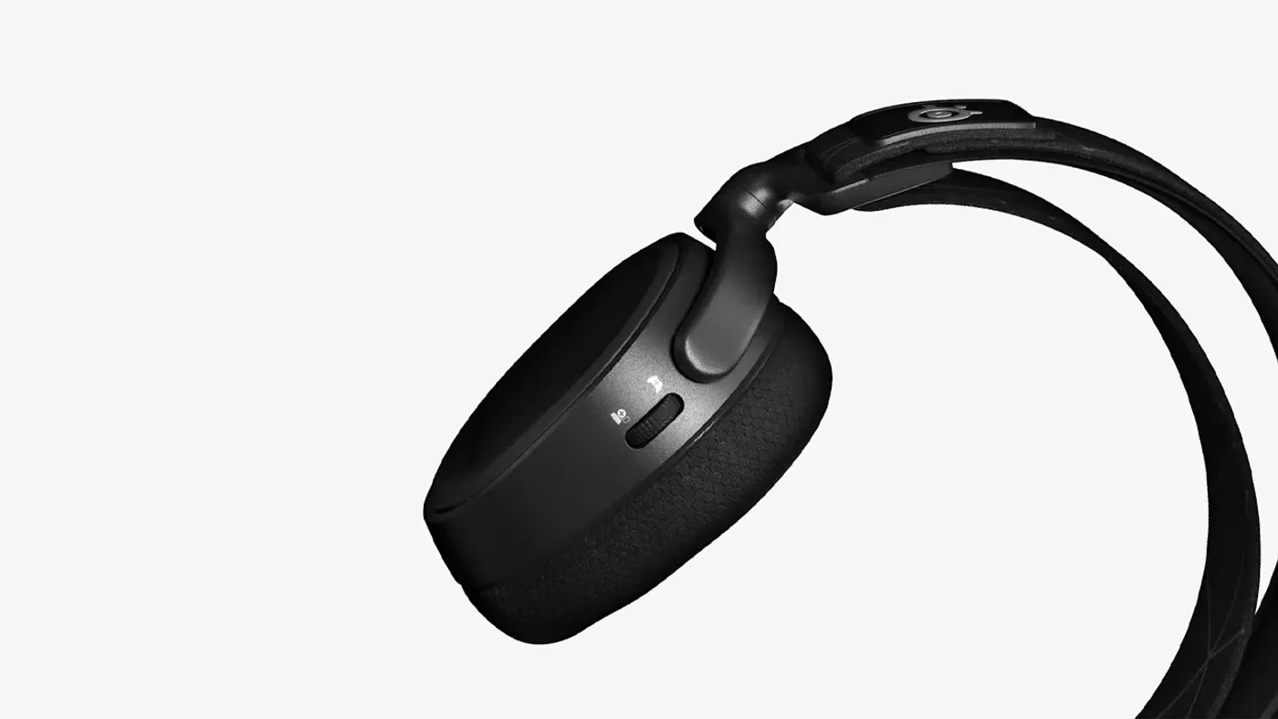Headset featuring on-ear ChatMix control dial for audio balancing