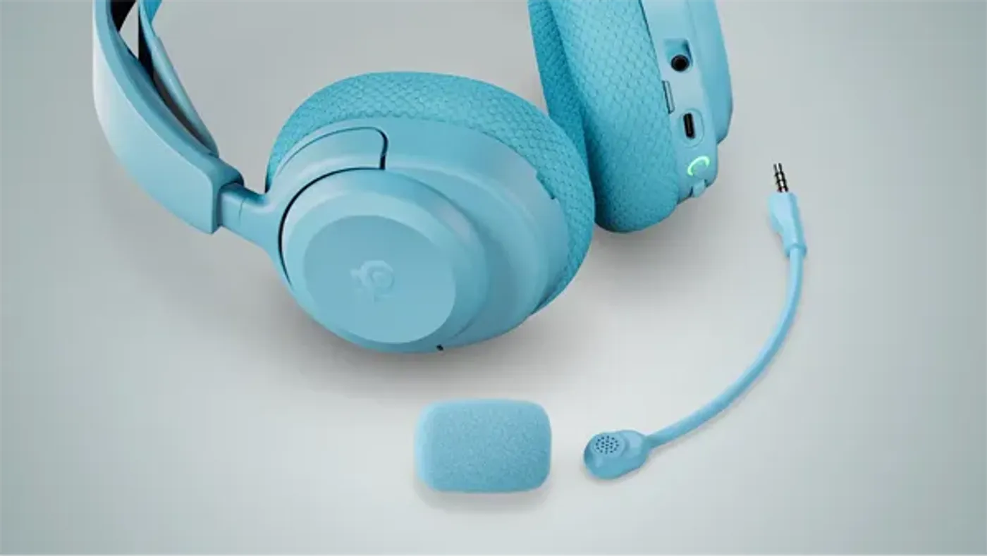 Arctis Nova 3P in aqua with its detachable ClearCast Gen 2 microphone fitted