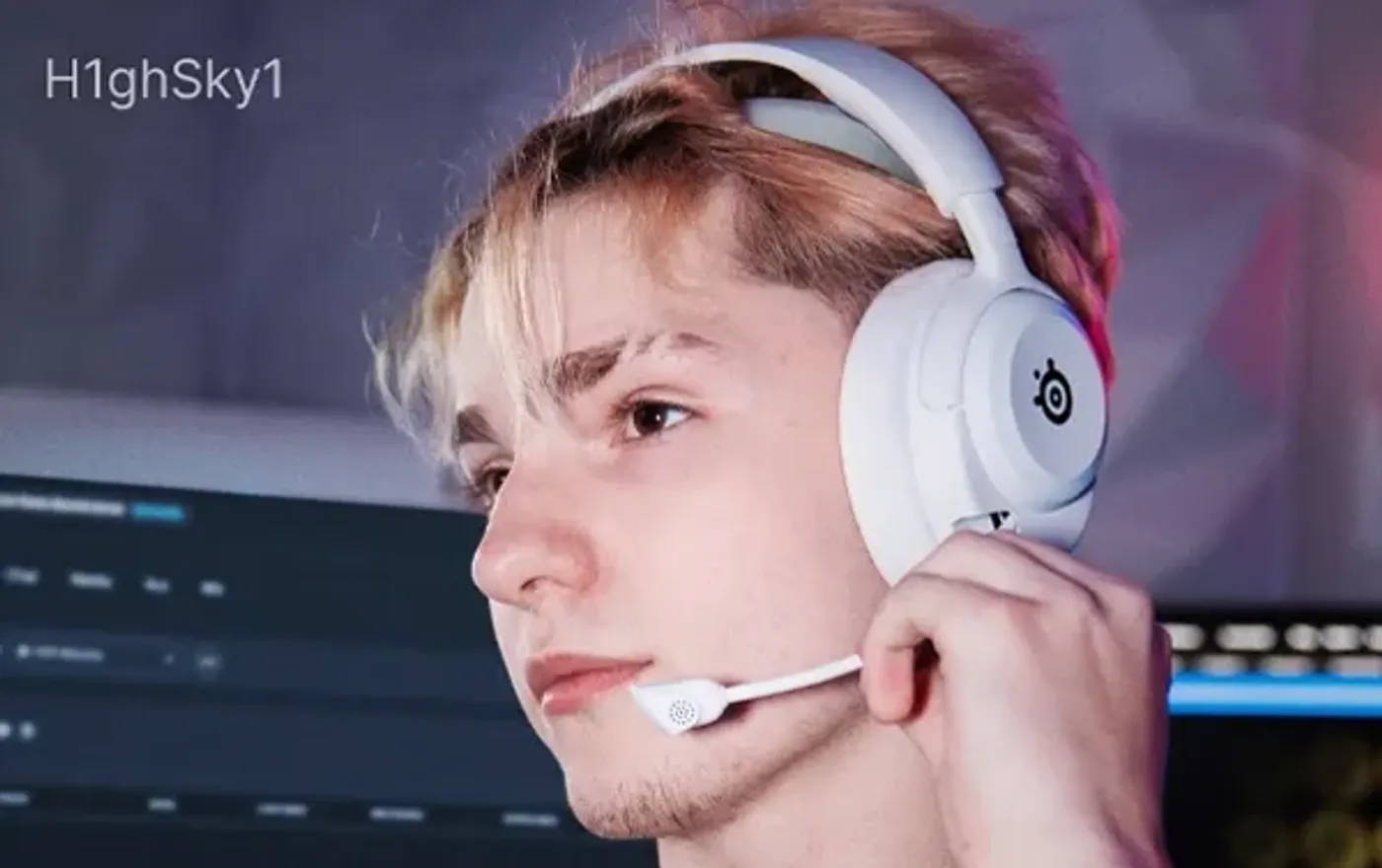 Close-up of the advanced ClearCast 2.X microphone system for crisp voice chat
