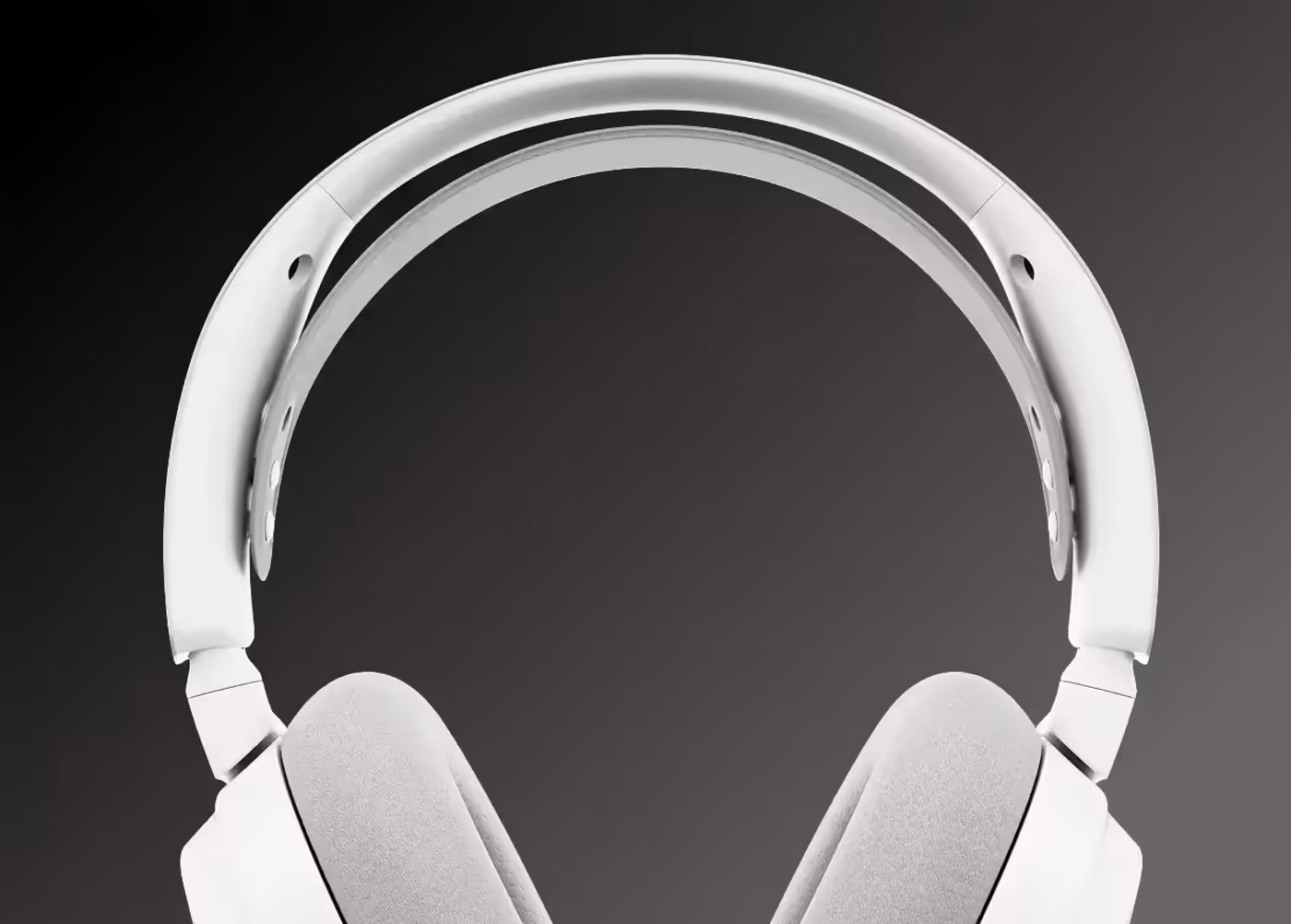 Detailed view of the flexible and adjustable elastic headband on the Arctis Nova 7.