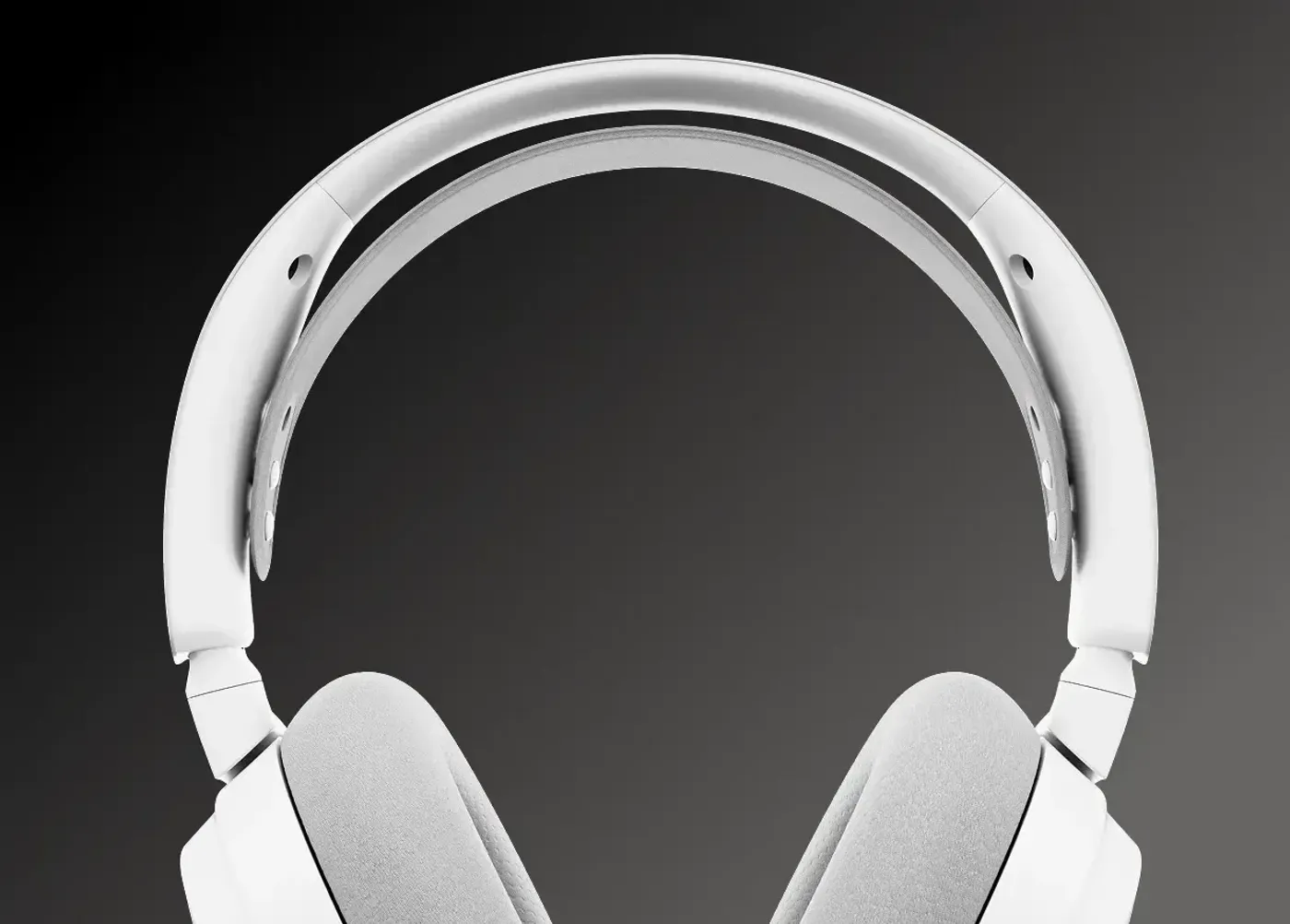 Detailed view of the flexible and adjustable elastic headband on the Arctis Nova 7.