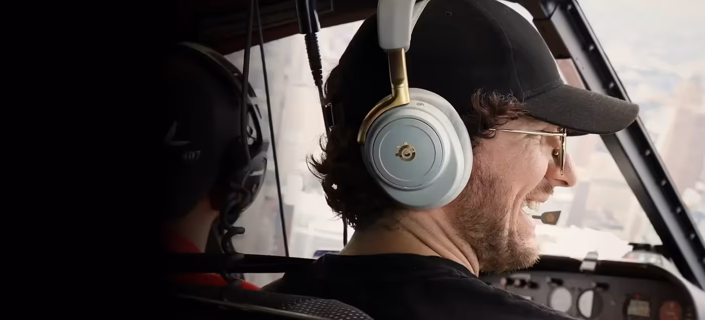 Steel and aluminium frame construction of the Arctis Nova Elite Wireless