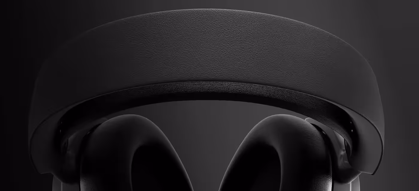 The boom mic and built-in beamforming mic on the Arctis Nova Elite Wireless