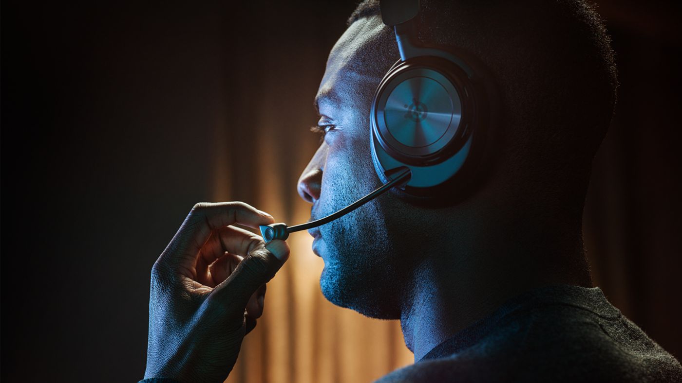AI-powered noise cancelling microphone with broadcast-quality performance