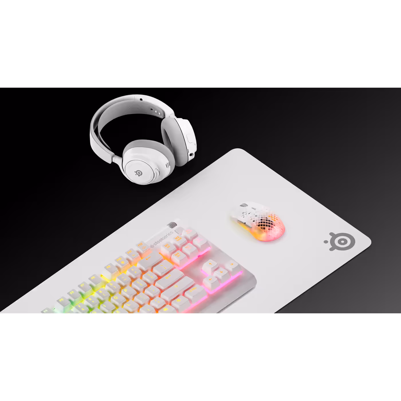 QcK Heavy XXL White in a matching SteelSeries desk setup