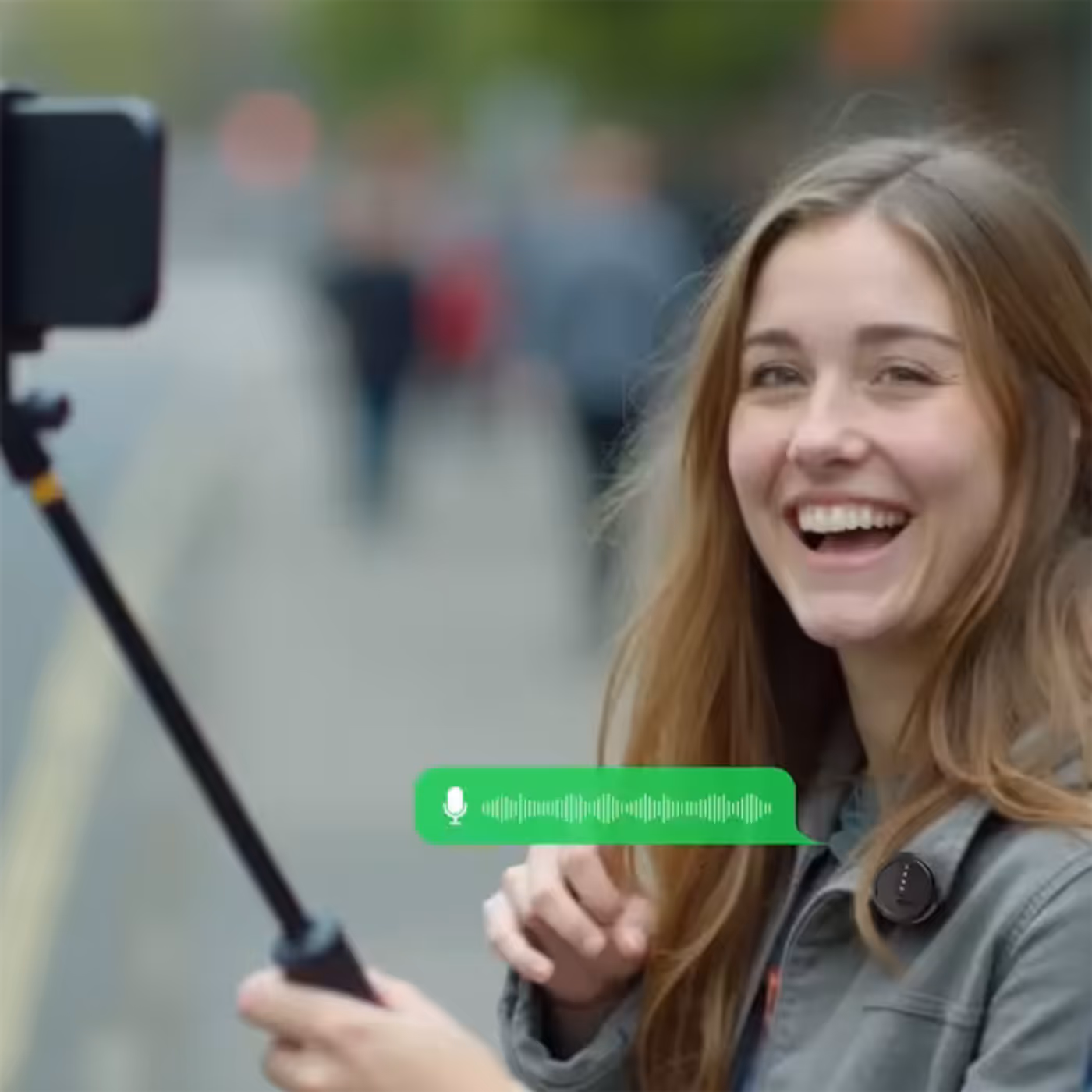 The Streamplify Mic Go microphone with its included accessories