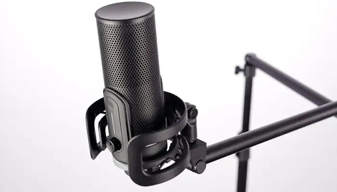 Mounting options for Streamplify Mount Lift with compatibility for various hardware