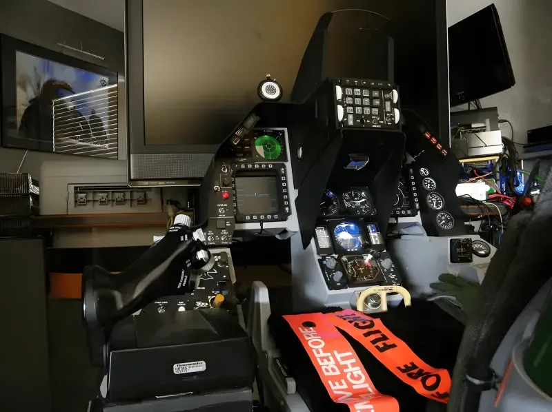 thrustmaster-mfd-cougar-usb-cockpit-panels-2000px-v0008.webp thrustmaster-mfd-cougar-usb-cockpit-panels-2000px-v0008.webp