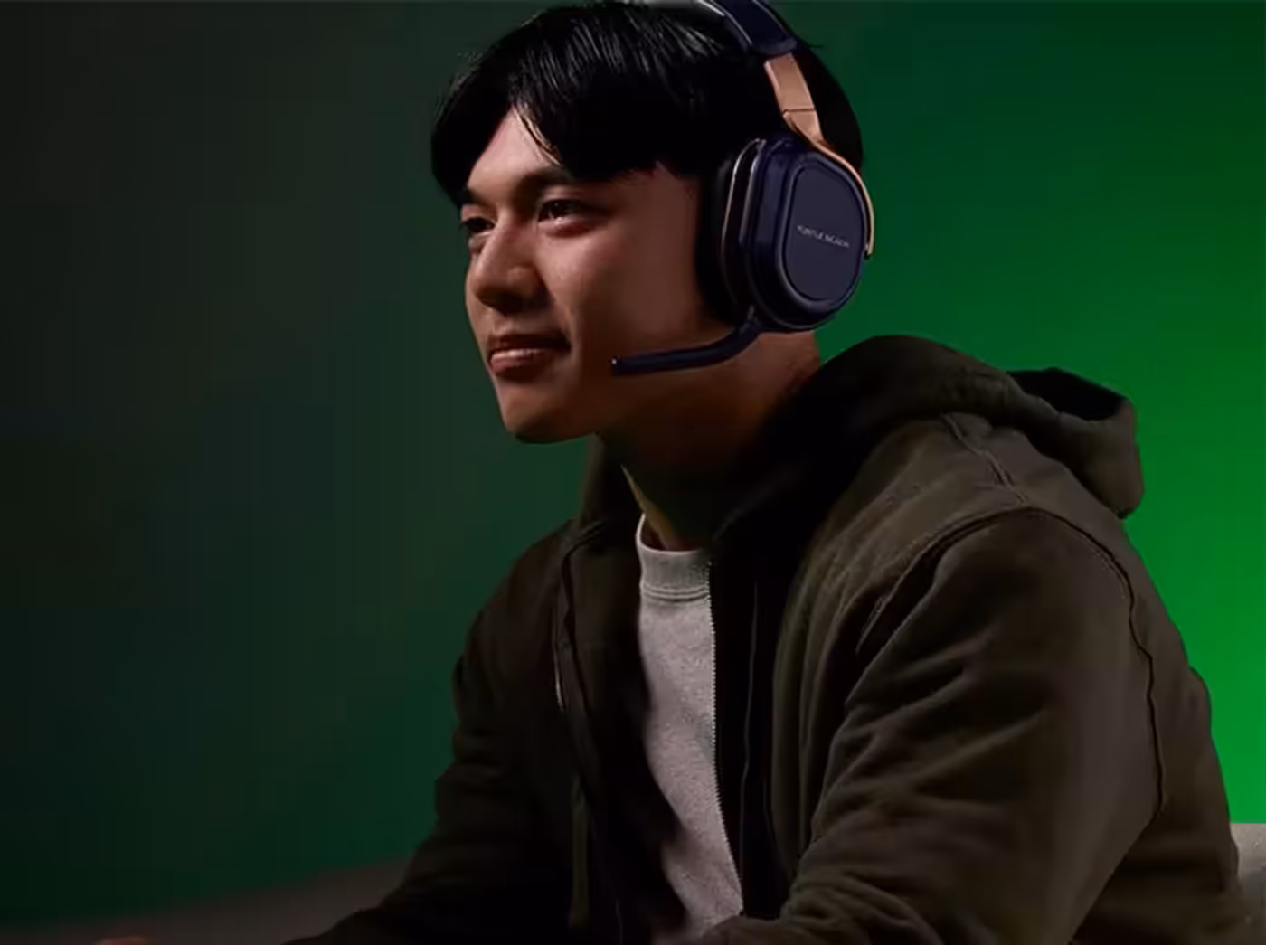 Turtle Beach Stealth 700 Gen 3 Wireless Headset in Desktop View
