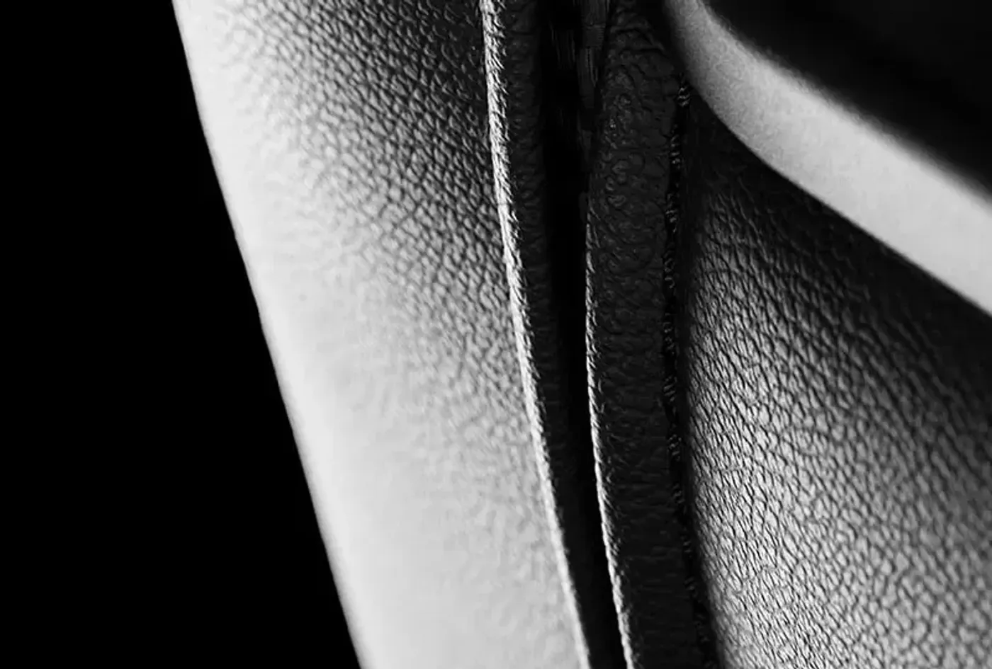 PUC synthetic faux leather surface on the Vertagear SL1800 gaming chair