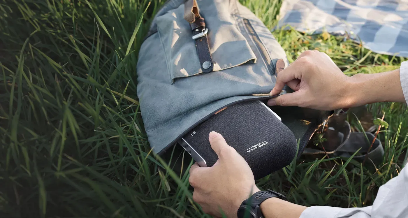 Ultra-portable M1X projector design suitable for easy travel and carry