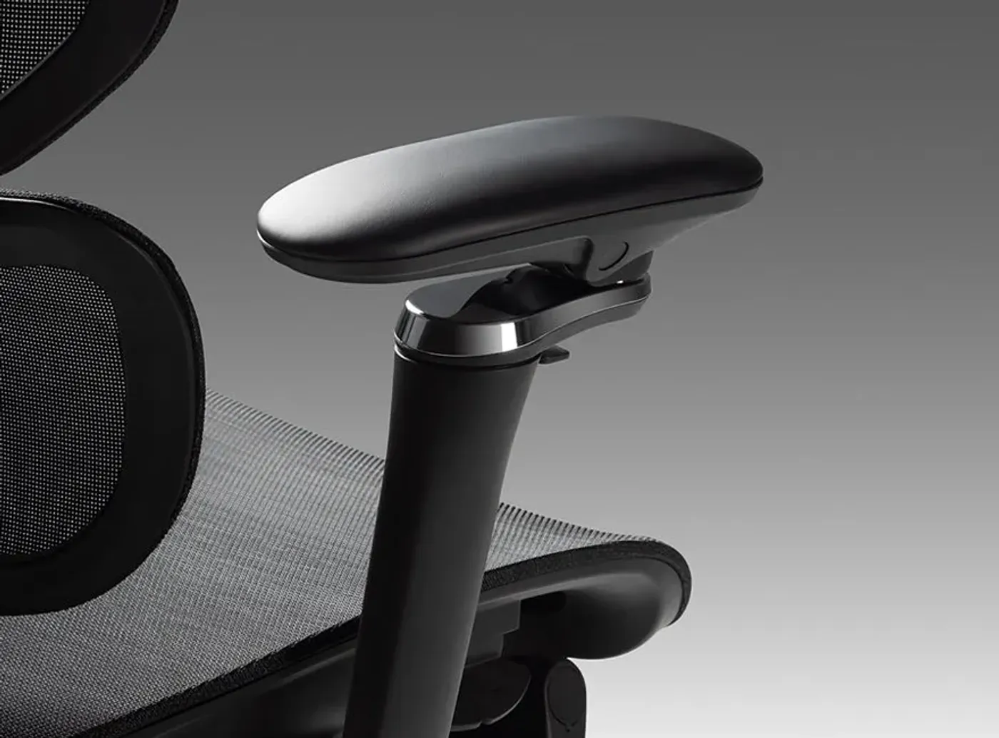 Detailed image of the fully adjustable armrests and shoulder support function