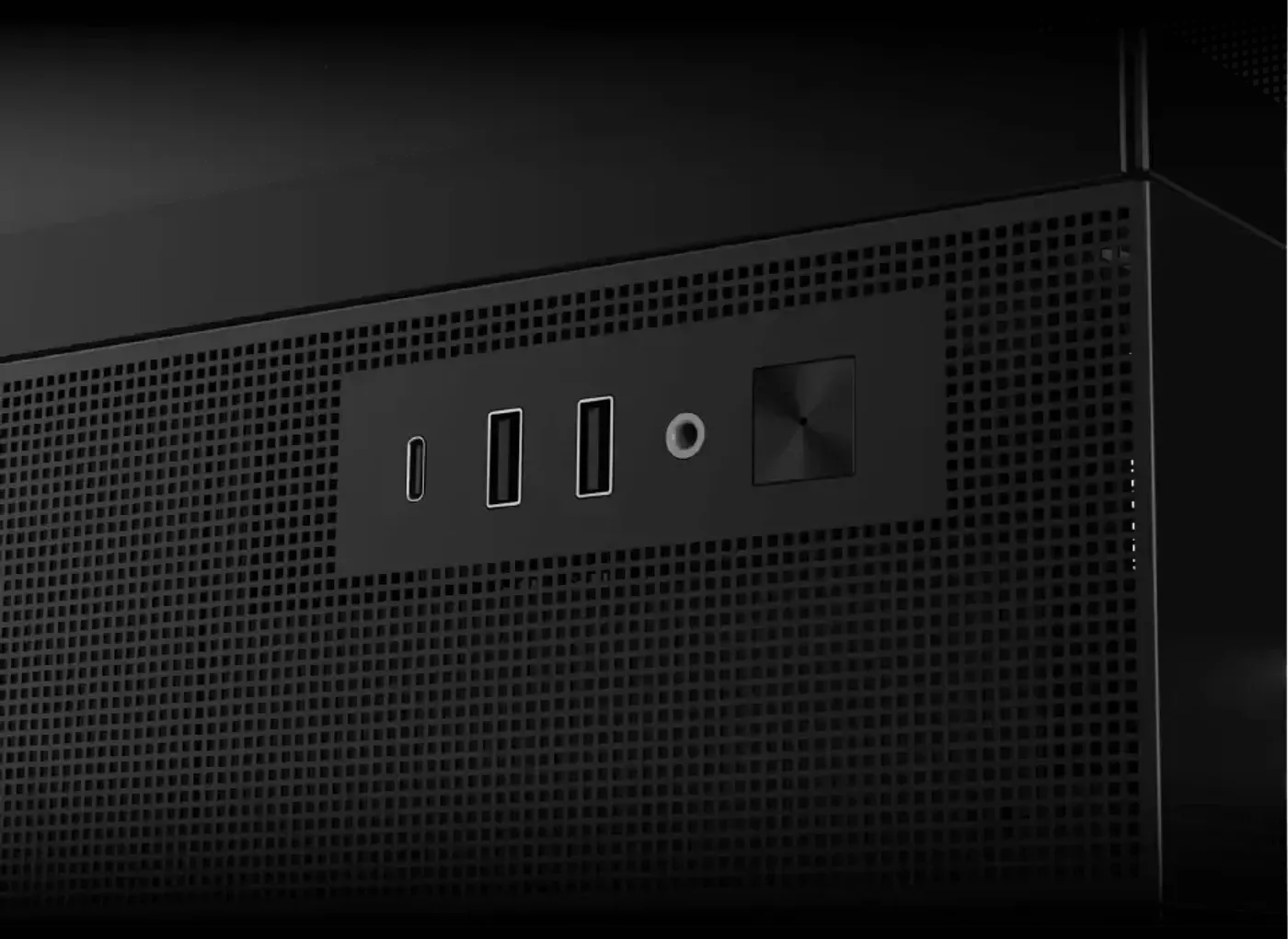 Side mounted I/O ports including Type-C on the Vision Pro case