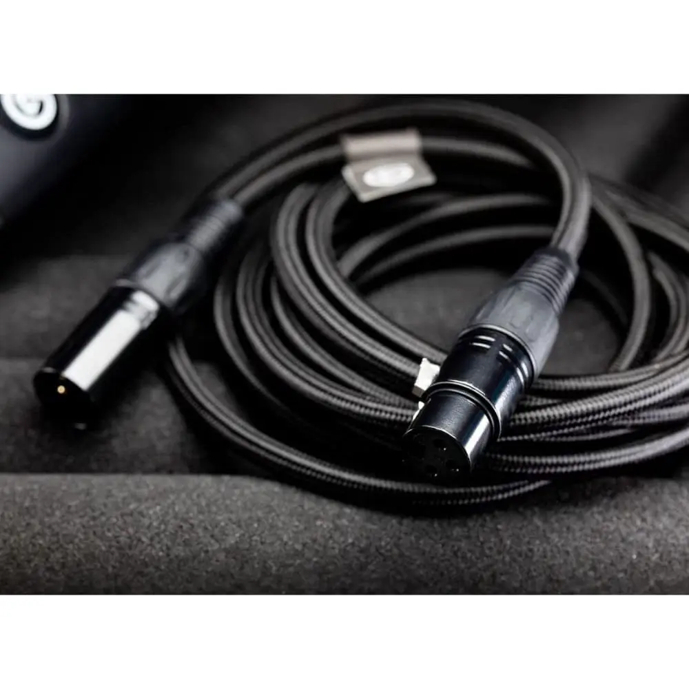 corsair-elgato-xlr-microphone-cable-1000px-2.webp