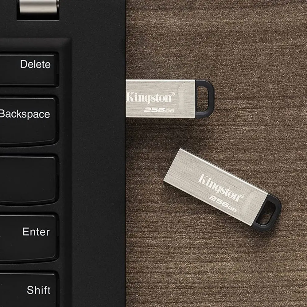 kingston-datatraveler-kyson-128gb-flash-drive-1000px-v7.webp