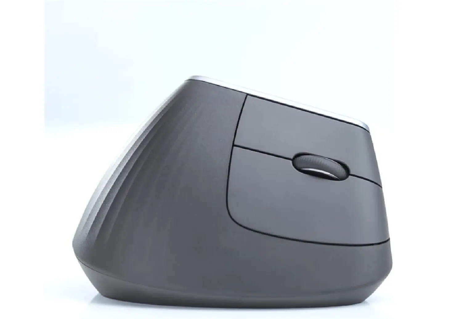 logitech-mx-vertical-wireless-mouse-graphite-1500px-v1-0010.webp