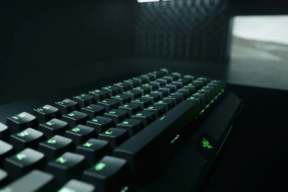 razer-blackwidow-v3-mini-hyperspeed-wireless-keyboard-yellow-switches-1000px-v1-0010.webp