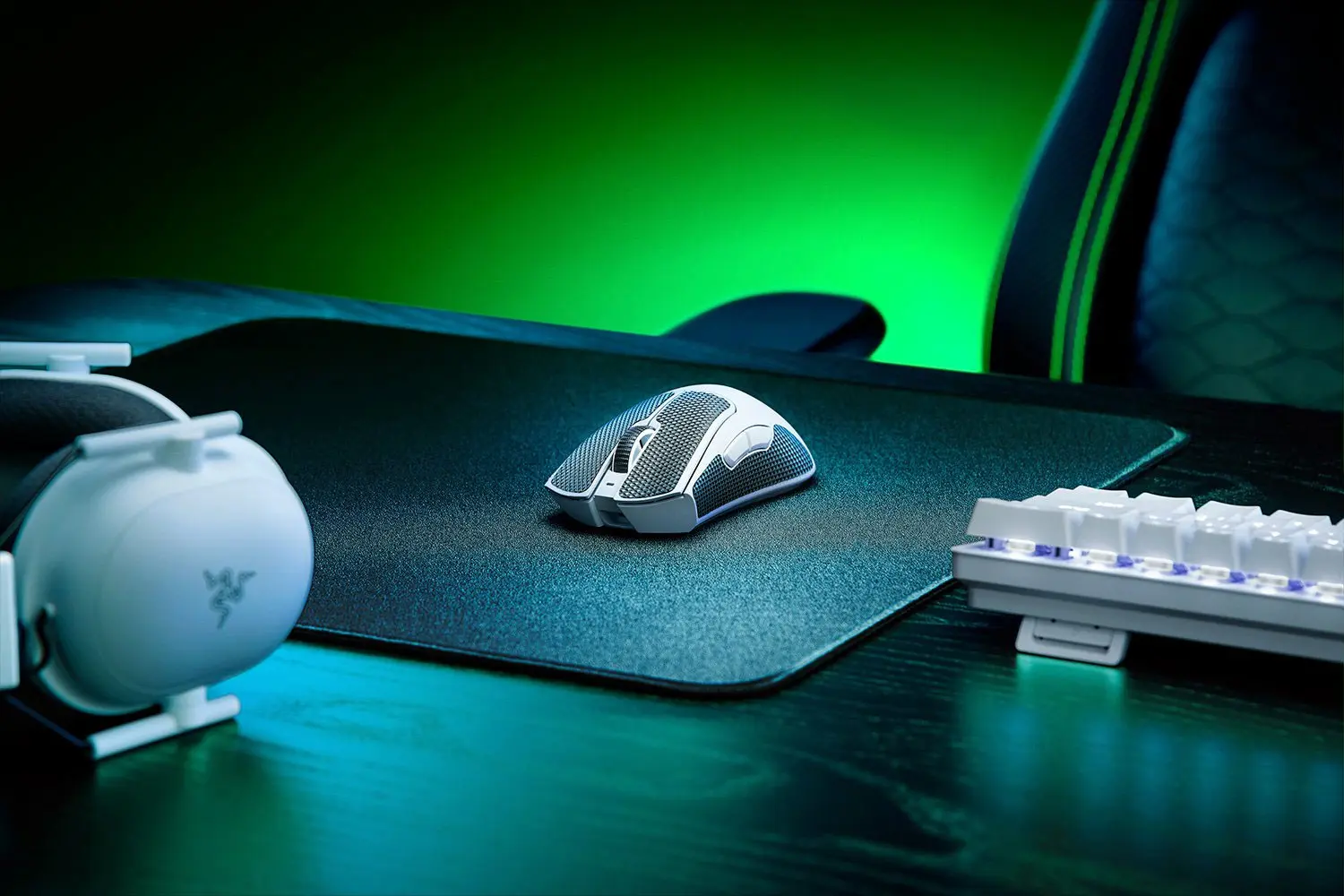 razer-deathadder-v3-pro-wireless-gaming-mouse-white-1500-v1-0007.webp