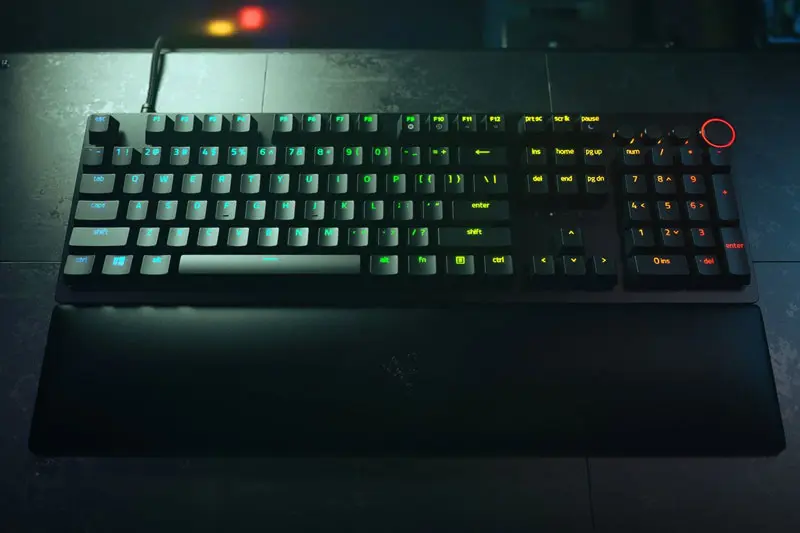 razer-huntsman-v2-optical-gaming-keyboard-linear-red-switch-800px-v1-0008.webp