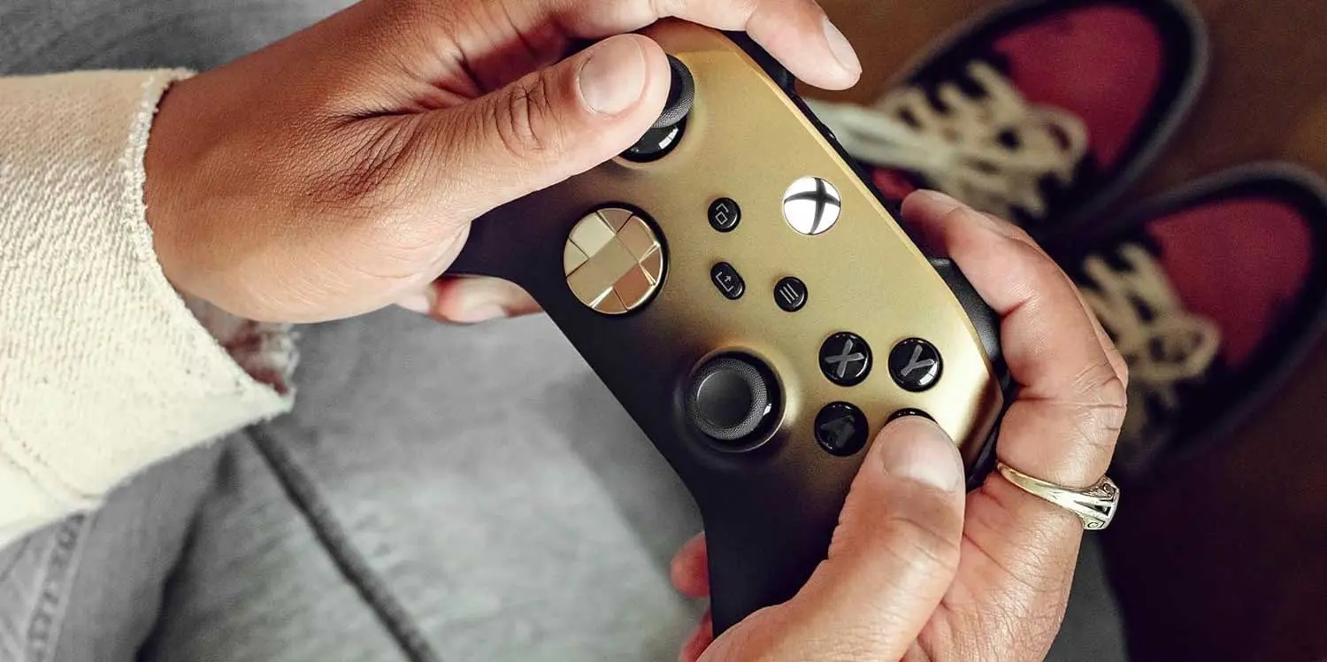 xbox-wireless-controller-special-edition-gold-shadow-1500px-Gallery-Img-v1-0009.webp