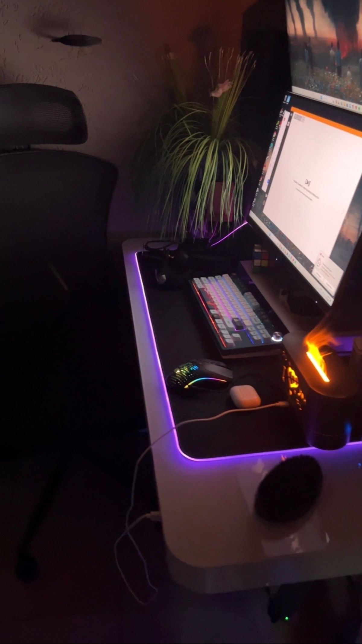 Stacked display and neon vibes | Evetech