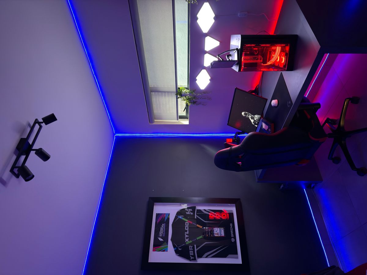 Clean red and blue ambient setup