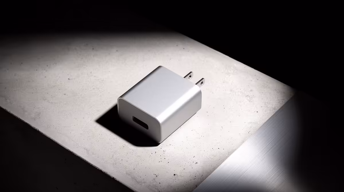Does the Apple 70W Power Adapter Come: ports, fit and