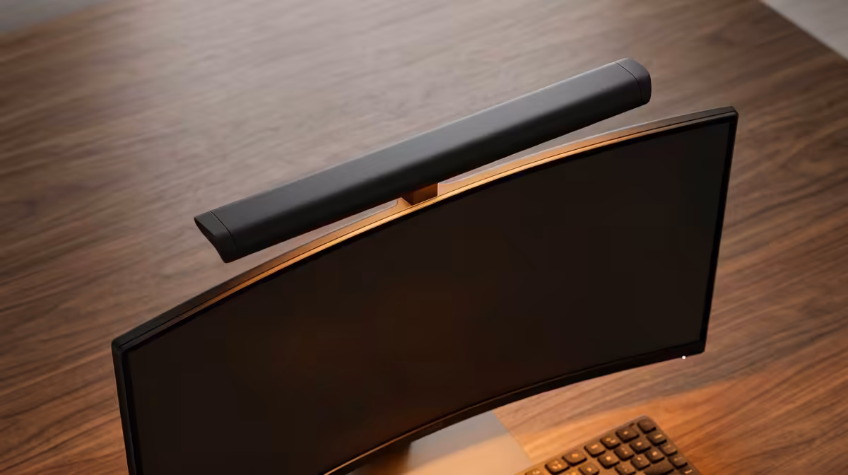 Glare-free desk lighting from your screen top