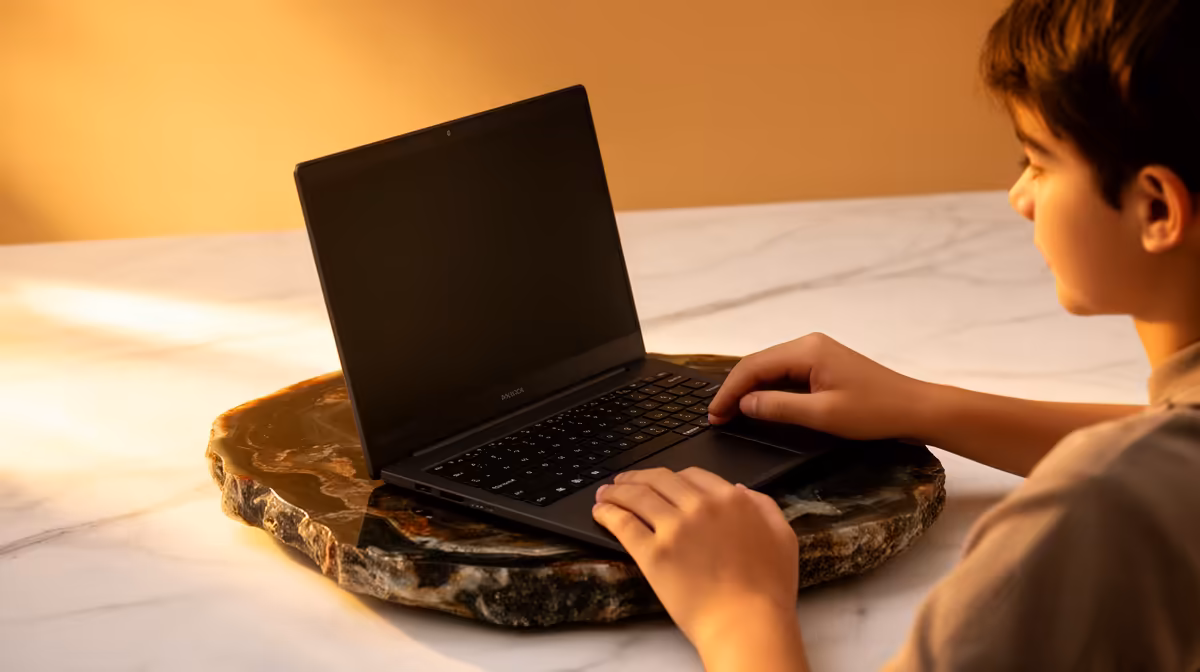How to safely receive a student laptop buying signals