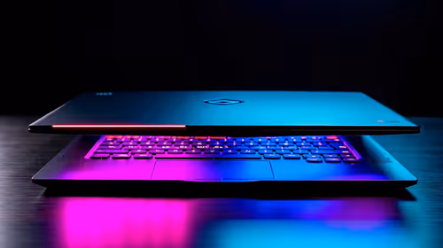 Laptop with Core i7-13700H: Fortnite Performance & Battery Life 2026
