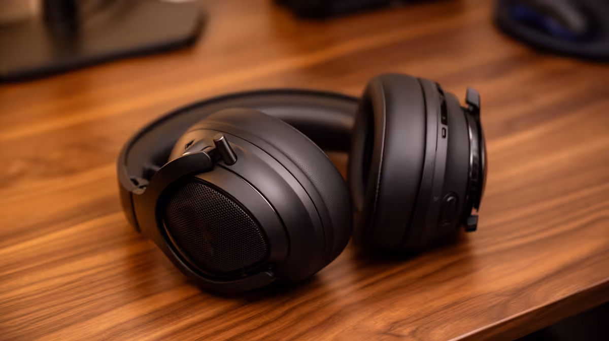 Lightweight 270g Headsets vs: fit and latency checks