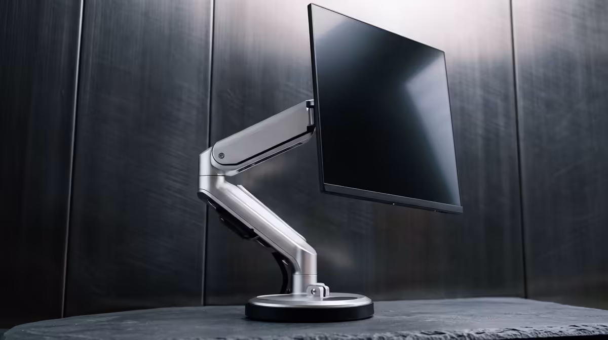 Stand vs Case for Your Portable Monitor: What Wins?