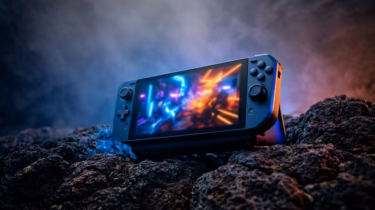 High-Refresh Travel Screens for Handhelds and Consoles