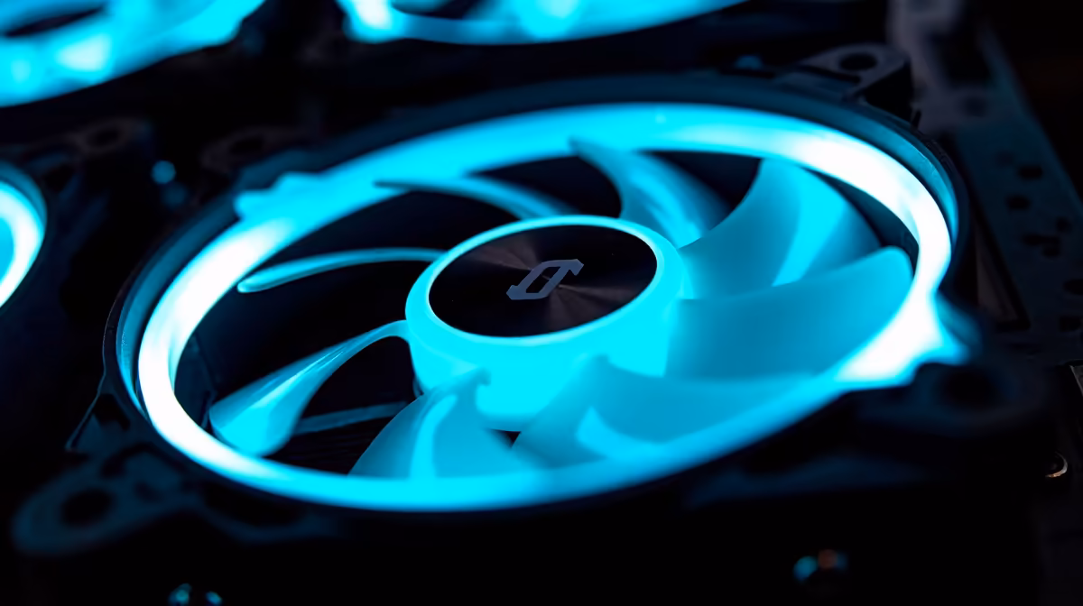 Reverse Fans vs Standard Fans: Airflow and Looks Compared