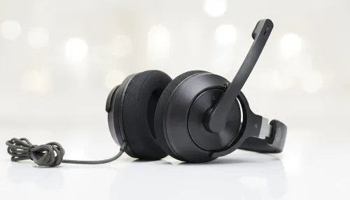 Stereo vs Mono Headsets: Why It Matters for Calls and Music