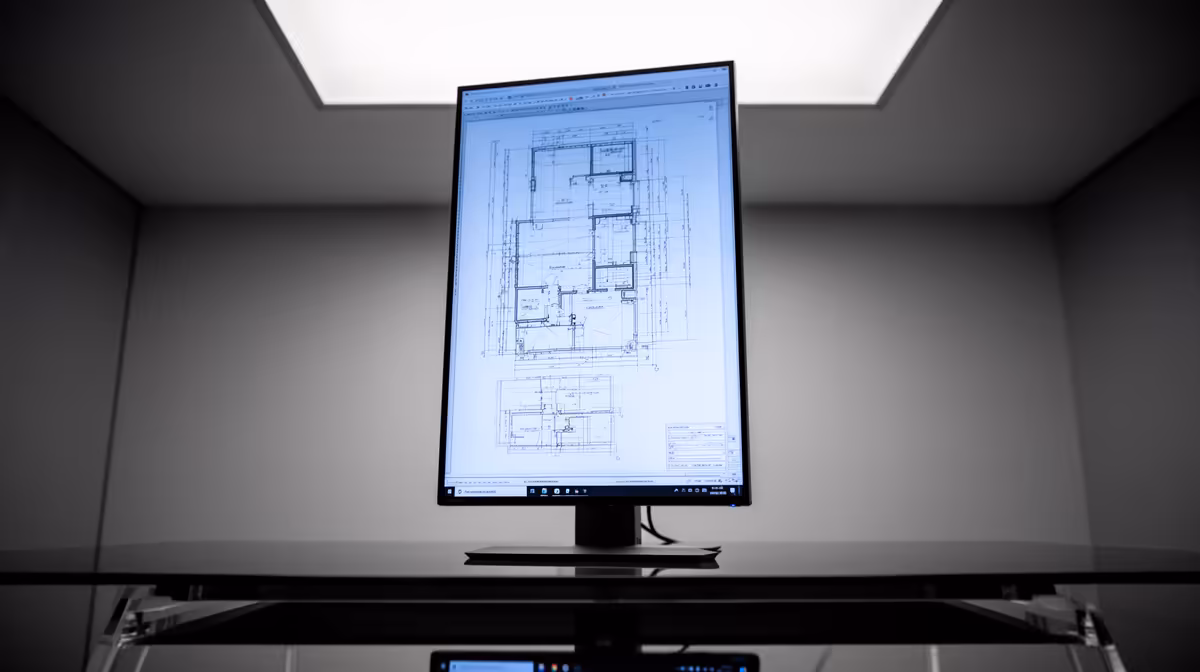 Vertical Monitor for Revit and AutoCAD Under R15,000